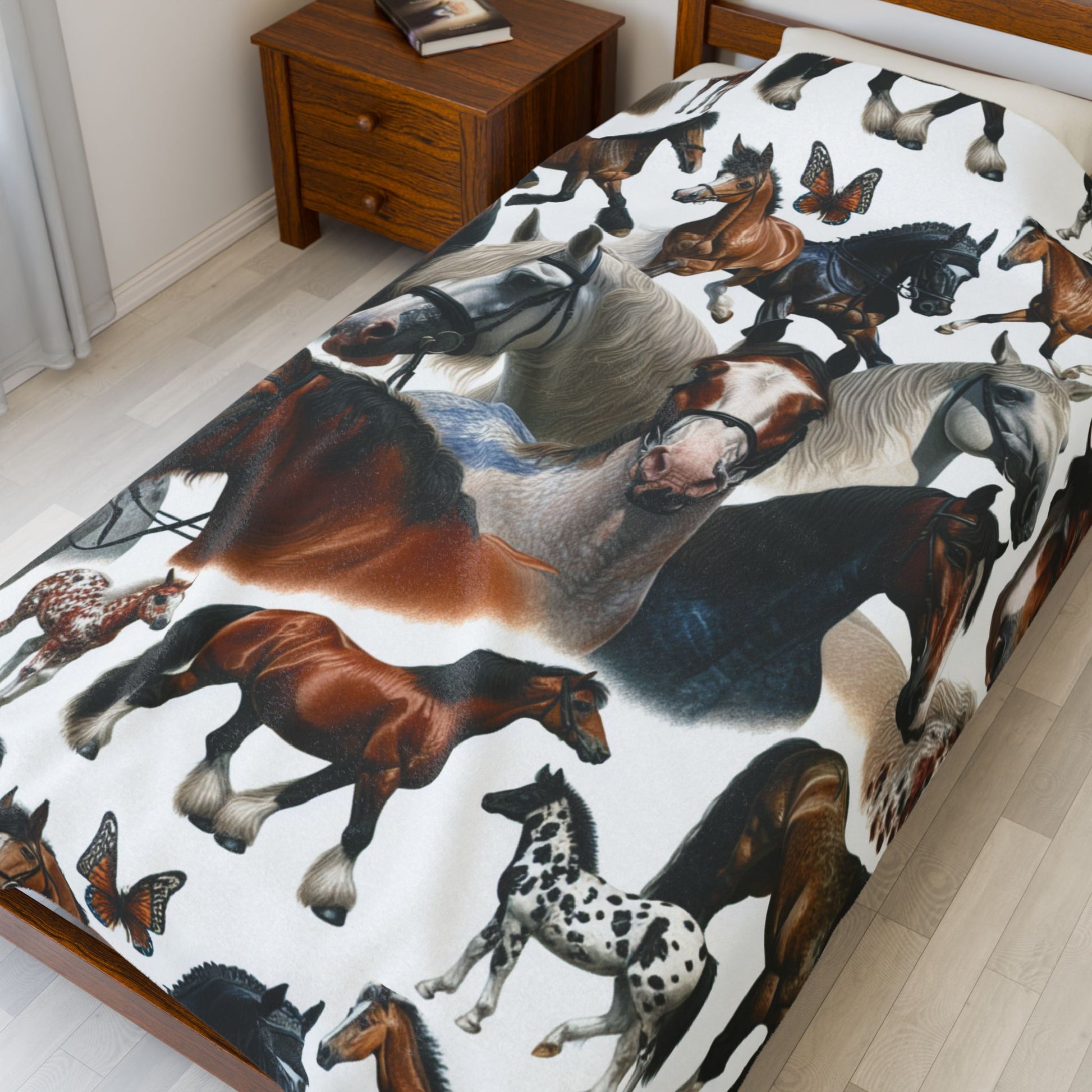 Cozy Horse Lover's Velveteen Plush Blanket | Horse-Themed Gift, Home Decor, Warm Throw, Equestrian Decor, Unique Blanket