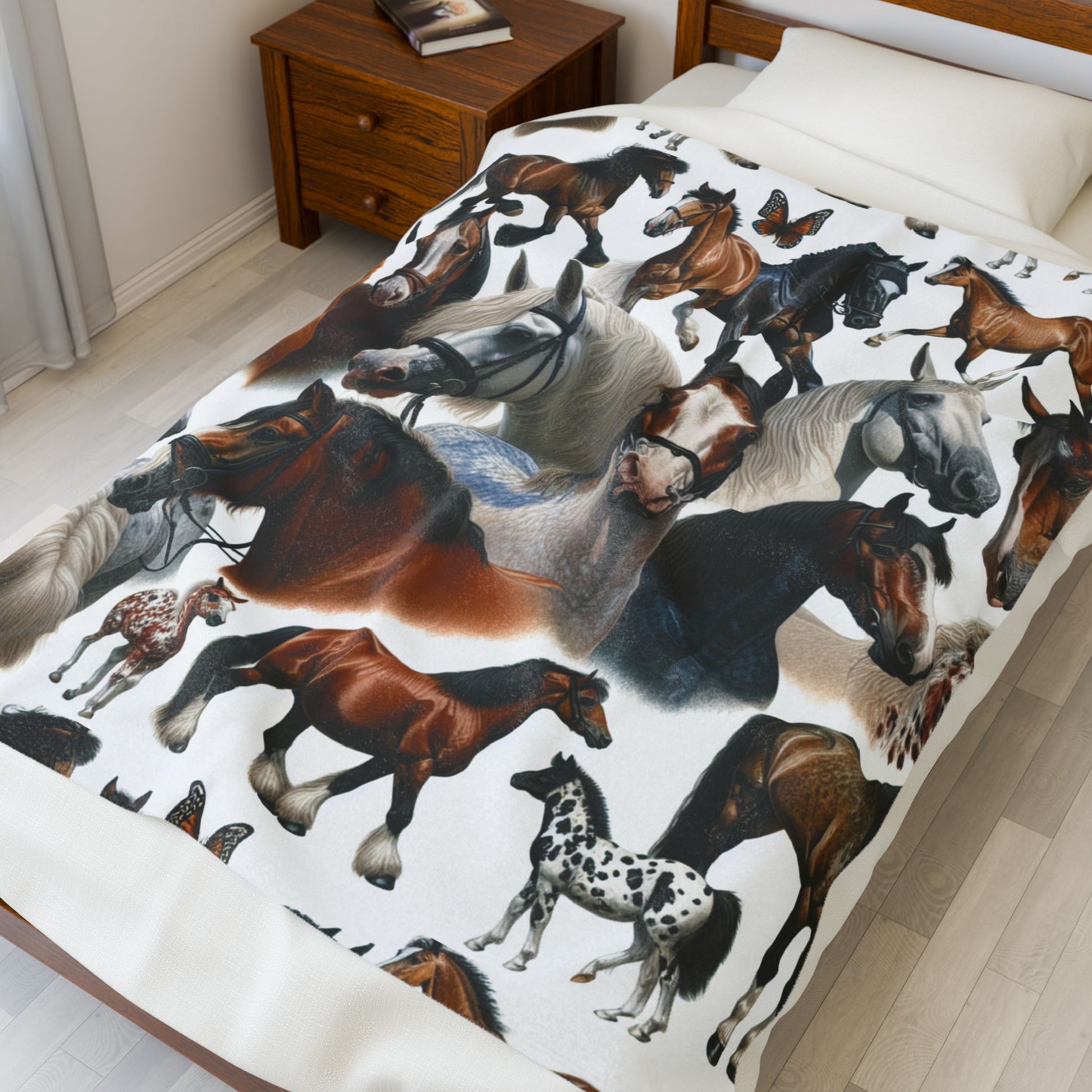 Cozy Horse Lover's Velveteen Plush Blanket | Horse-Themed Gift, Home Decor, Warm Throw, Equestrian Decor, Unique Blanket