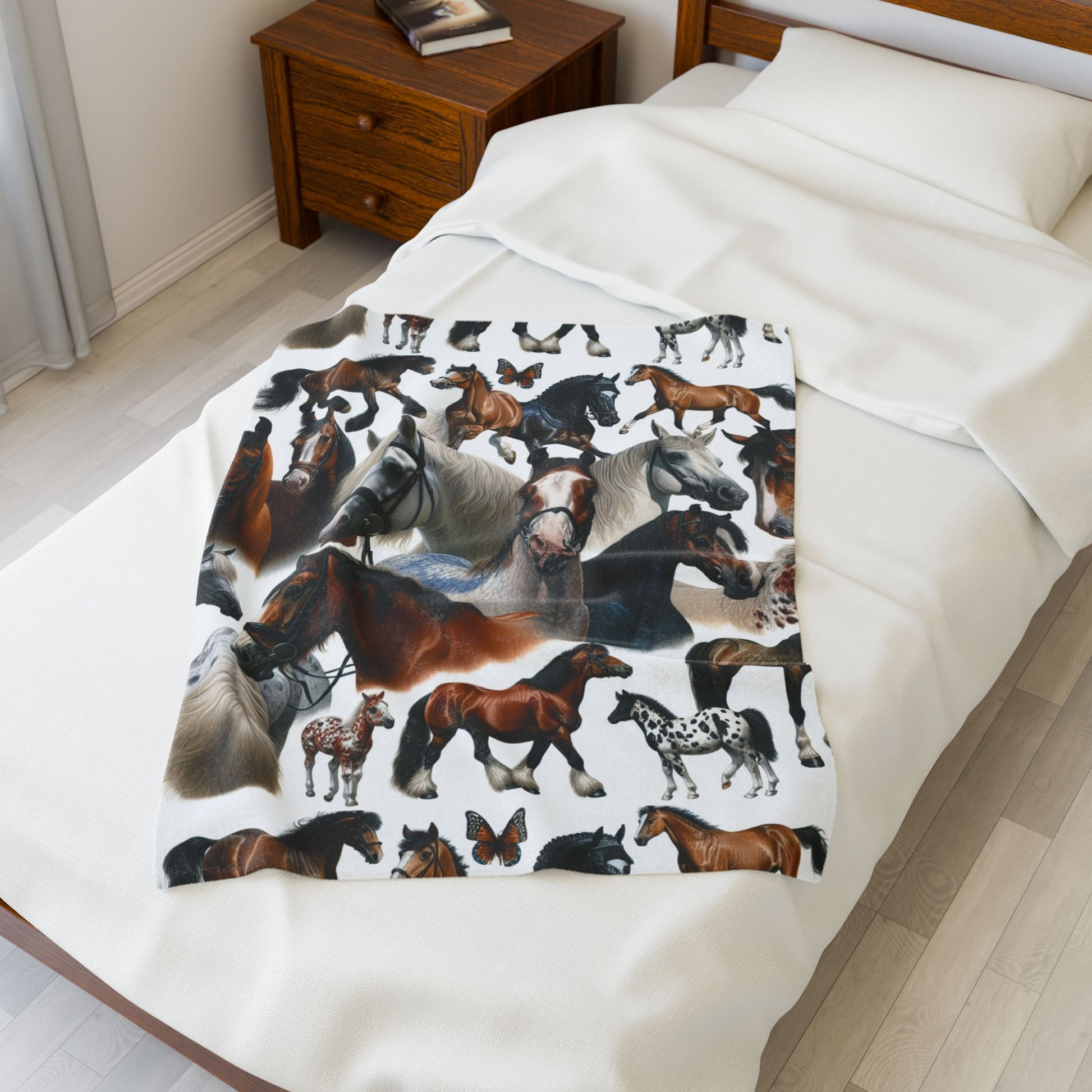 Cozy Horse Lover's Velveteen Plush Blanket | Horse-Themed Gift, Home Decor, Warm Throw, Equestrian Decor, Unique Blanket